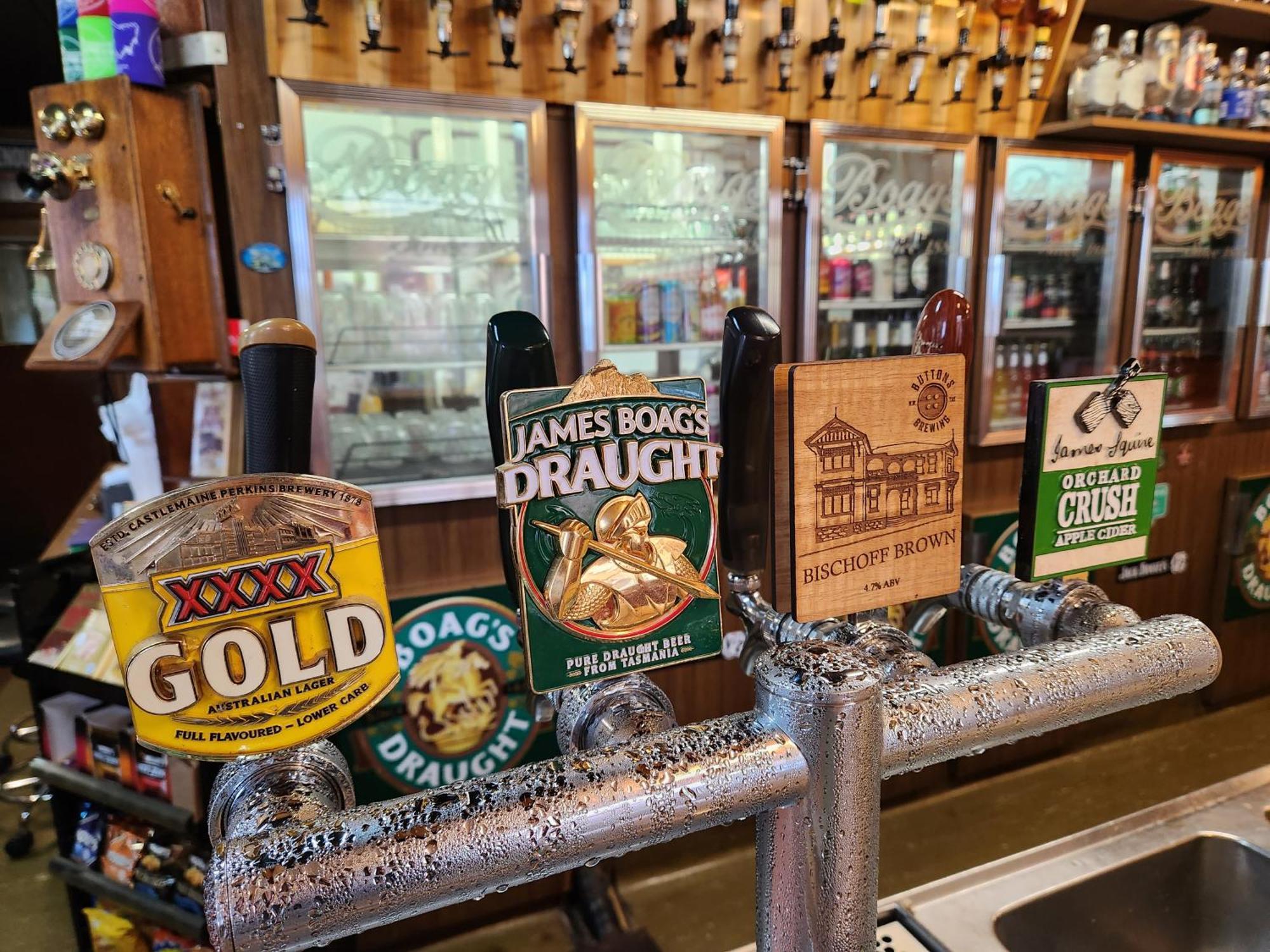 Bischoff Hotel Waratah エクステリア 写真