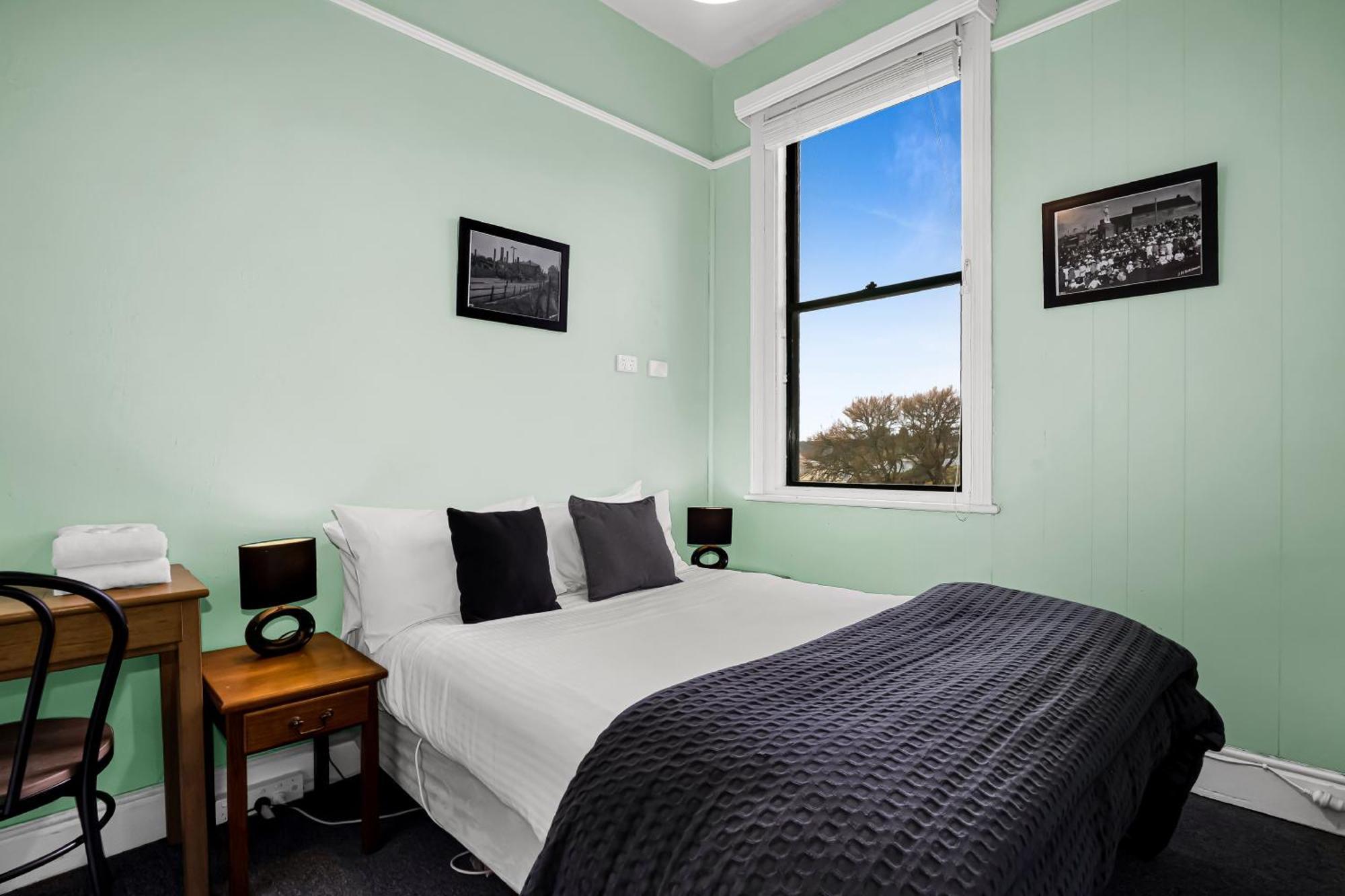 Bischoff Hotel Waratah エクステリア 写真