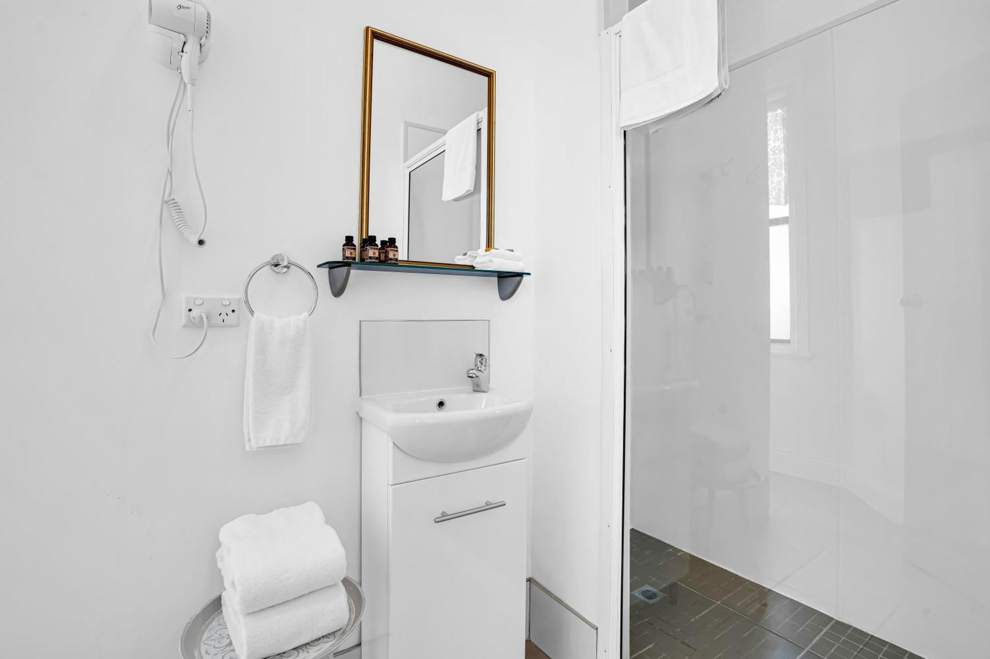 Bischoff Hotel Waratah 部屋 写真
