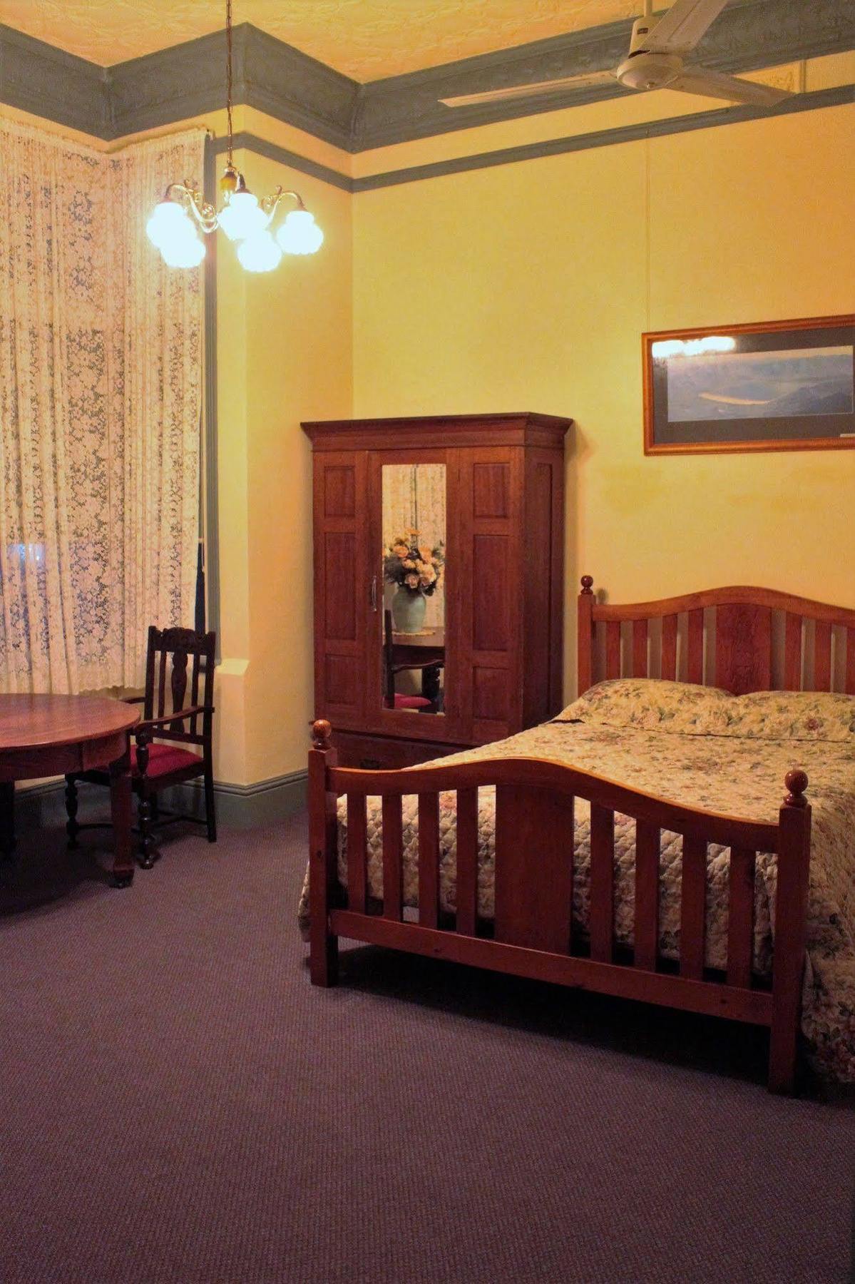 Bischoff Hotel Waratah エクステリア 写真