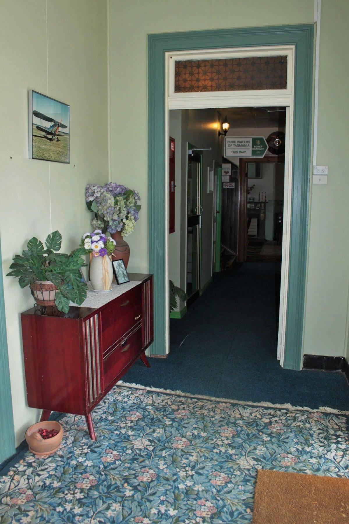 Bischoff Hotel Waratah エクステリア 写真